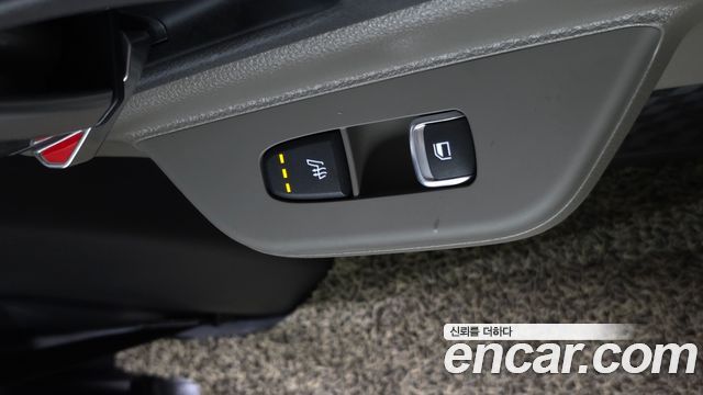 Kia Carnival (IV) Gasoline 5 Seater Wheelchair lift 2024 — фото 19