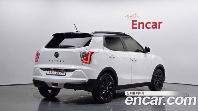 KG Mobility (SsangYong) Tivoli LX 2WD HI-DLX 2015 — фото 2