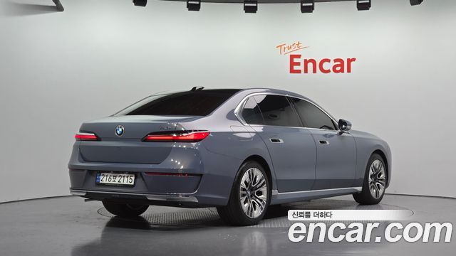 BMW 7 Series (G70) 740i sDrive Design Pure Excellence 2023 — фото 2
