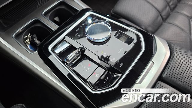 BMW 7 Series (G70) 740i sDrive Design Pure Excellence 2023 — фото 9