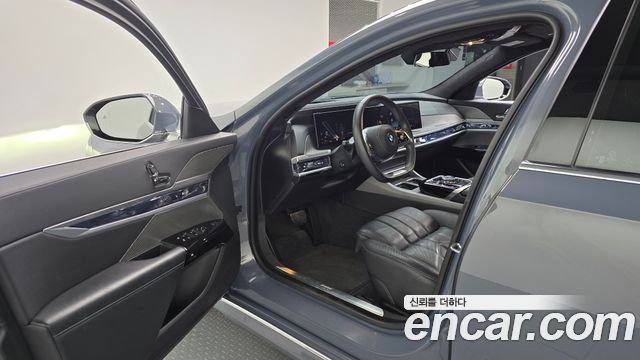 BMW 7 Series (G70) 740i sDrive Design Pure Excellence 2023 — фото 10