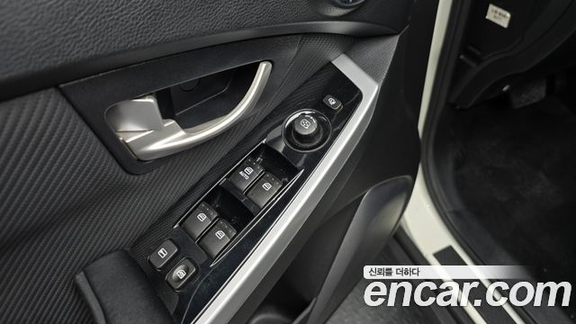 KG Mobility (SsangYong) Style Korando C 2.2 RX 2WD High DLX 2017 — фото 15