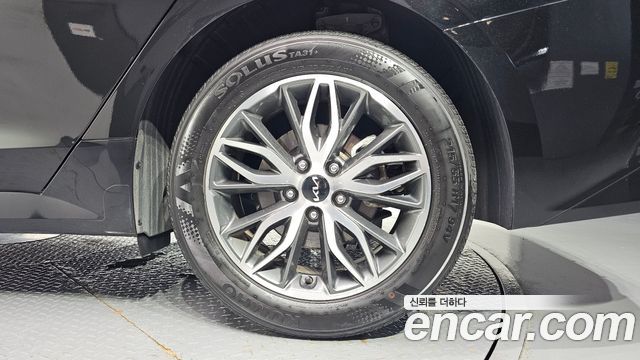 Kia K5 (III) 2.0 Prestige 2023 — фото 21