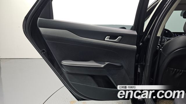 Kia K5 (III) 2.0 Prestige 2023 — фото 25