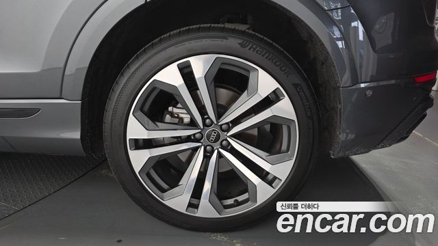 Audi Q8 (4M) 55 TFSI Quattro Premium 2023 — фото 21