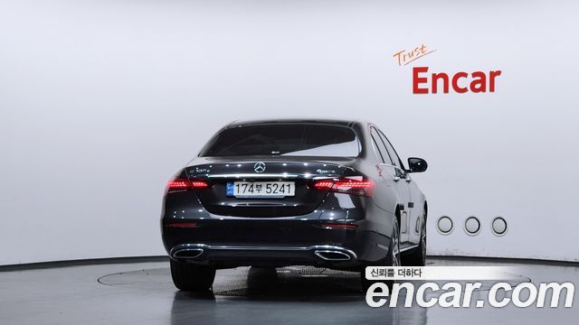Mercedes-Benz E-Class (W213) E300e 4MATIC Exclusive 2021 — фото 4