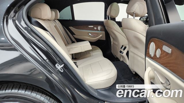 Mercedes-Benz E-Class (W213) E300e 4MATIC Exclusive 2021 — фото 11