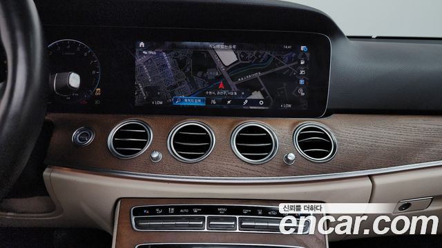 Mercedes-Benz E-Class (W213) E300e 4MATIC Exclusive 2021 — фото 13