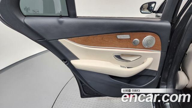 Mercedes-Benz E-Class (W213) E300e 4MATIC Exclusive 2021 — фото 25