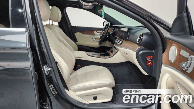 Mercedes-Benz E-Class (W213) E300e 4MATIC Exclusive 2021 — фото 26