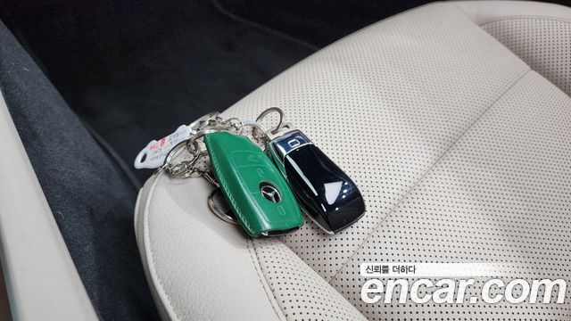 Mercedes-Benz E-Class (W213) E300e 4MATIC Exclusive 2021 — фото 33
