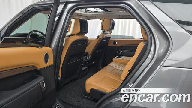 Land Rover Discovery 5 3.0 TD6 HSE Luxury 2018 — фото 12