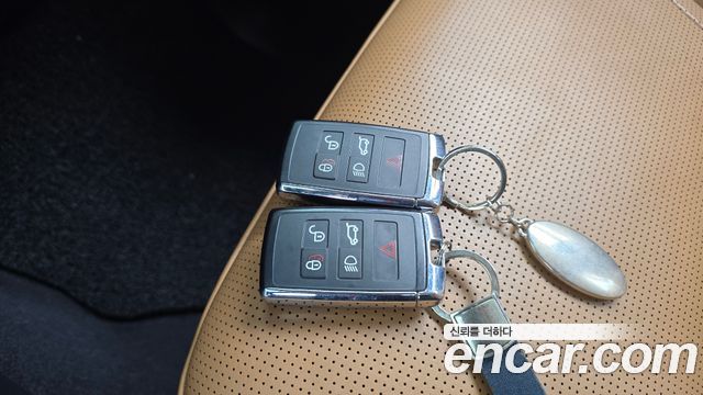 Land Rover Discovery 5 3.0 TD6 HSE Luxury 2018 — фото 19