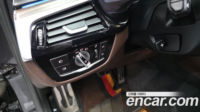 BMW 5 Series (G30) 520i M Sport 2020 — фото 20