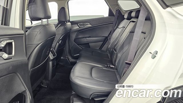 Kia Sportage (V) Diesel 2.0 2WD Nobleless 2023 — фото 12