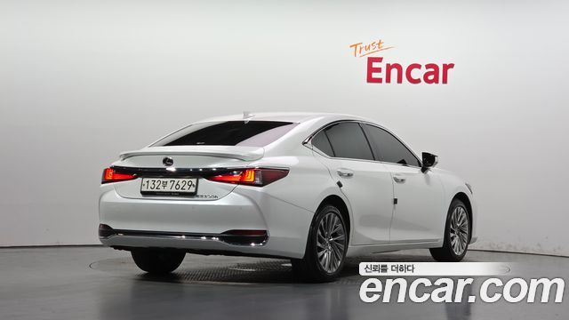 Lexus ES300h (VII) Executive 2023 — фото 2