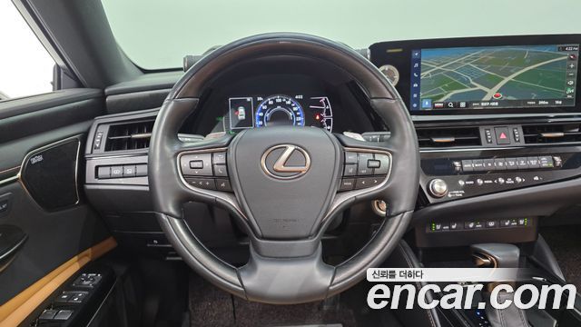 Lexus ES300h (VII) Executive 2023 — фото 14