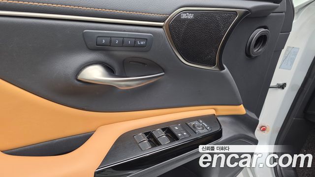 Lexus ES300h (VII) Executive 2023 — фото 27
