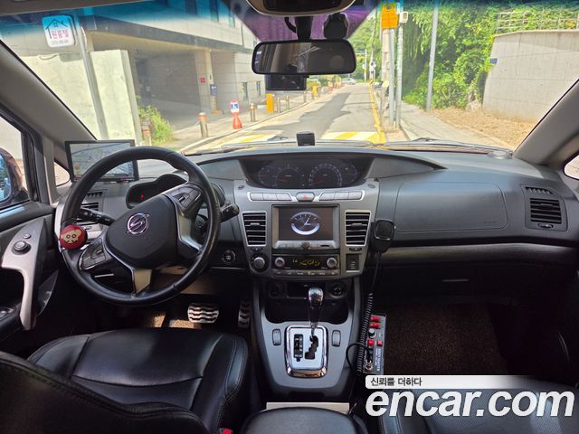 KG Mobility (SsangYong) Korando Turismo 2WD TX 9-seater 2017 — фото 6