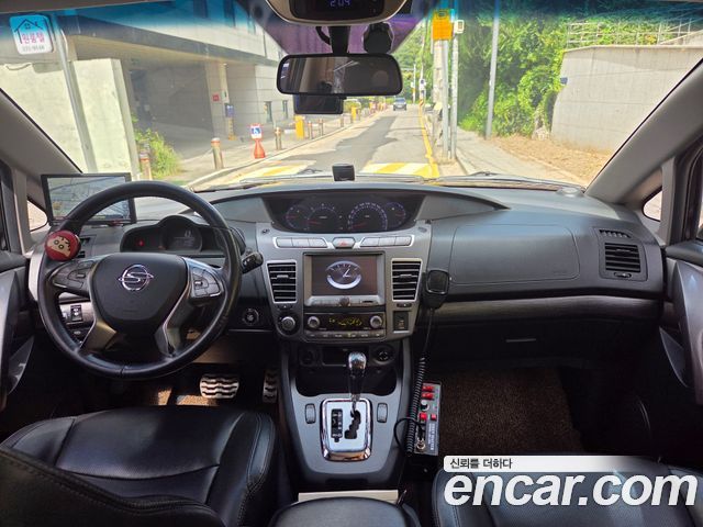 KG Mobility (SsangYong) Korando Turismo 2WD TX 9-seater 2017 — фото 8