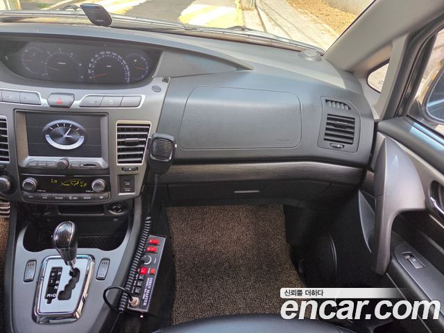 KG Mobility (SsangYong) Korando Turismo 2WD TX 9-seater 2017 — фото 9