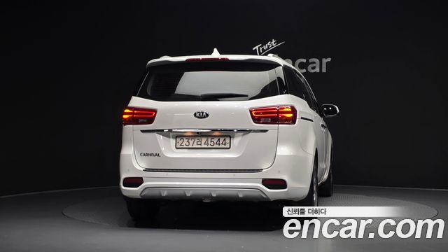 Kia Carnival 9-Seater Prstige 2019 — фото 4