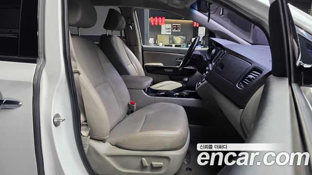 Kia Carnival 9-Seater Prstige 2019 — фото 11