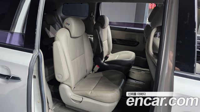 Kia Carnival 9-Seater Prstige 2019 — фото 12