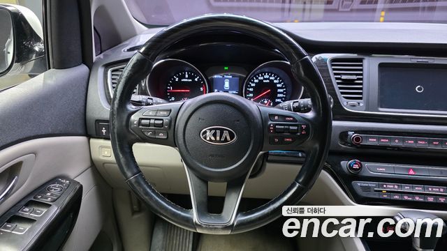 Kia Carnival 9-Seater Prstige 2019 — фото 13