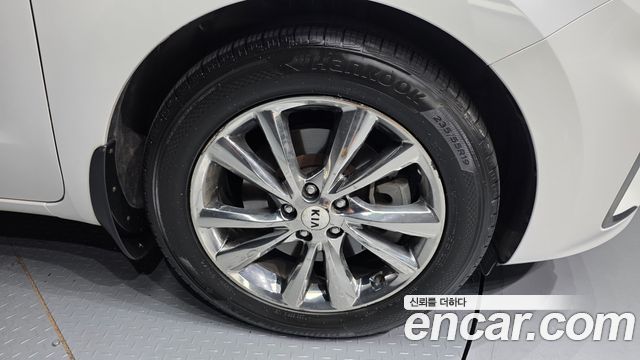 Kia Carnival 9-Seater Prstige 2019 — фото 21