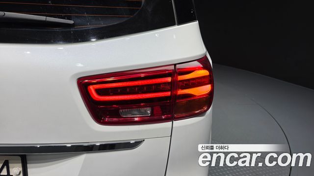 Kia Carnival 9-Seater Prstige 2019 — фото 23