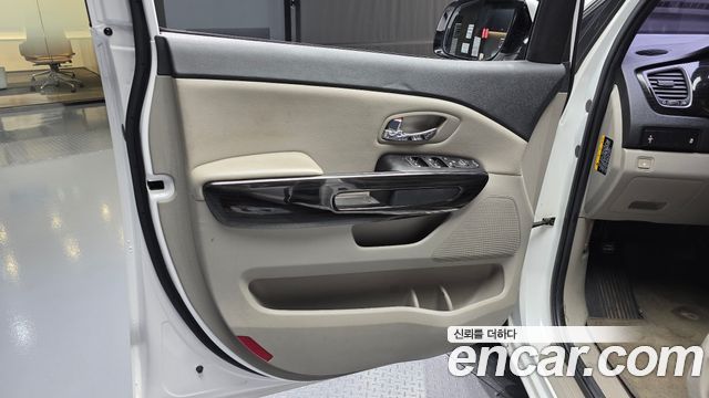 Kia Carnival 9-Seater Prstige 2019 — фото 24