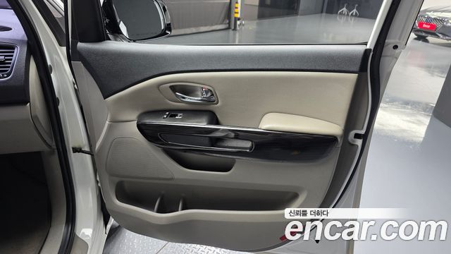 Kia Carnival 9-Seater Prstige 2019 — фото 25