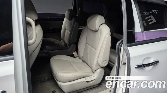 Kia Carnival 9-Seater Prstige 2019 — фото 26