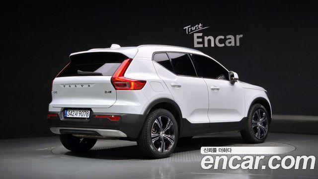 Volvo XC40 B4 Inscription 2021 — фото 2