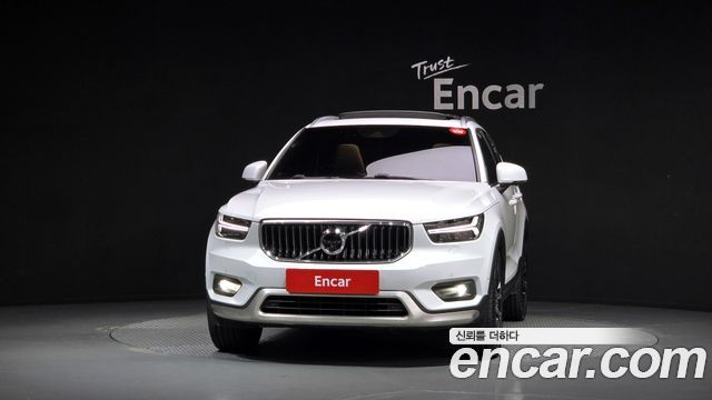 Volvo XC40 B4 Inscription 2021 — фото 3