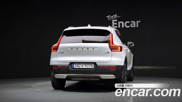 Volvo XC40 B4 Inscription 2021 — фото 4