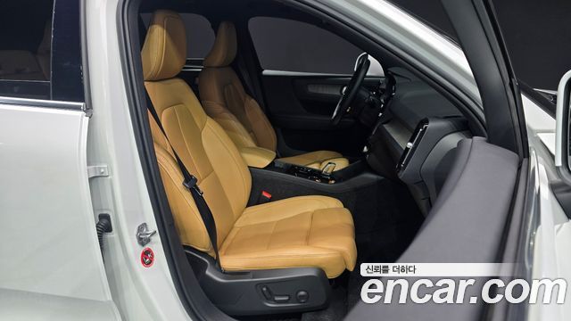 Volvo XC40 B4 Inscription 2021 — фото 10