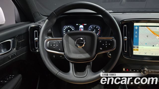 Volvo XC40 B4 Inscription 2021 — фото 13