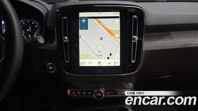 Volvo XC40 B4 Inscription 2021 — фото 15