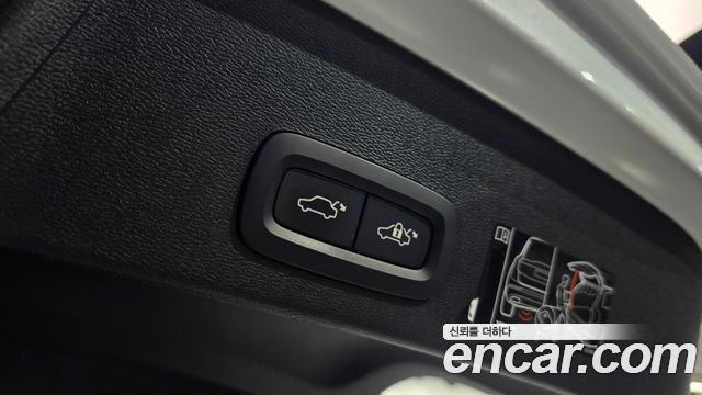 Volvo XC40 B4 Inscription 2021 — фото 19