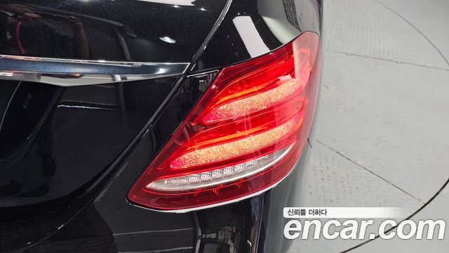 Mercedes-Benz E-Class (W213) E220d Avantgarde 2020 — фото 23