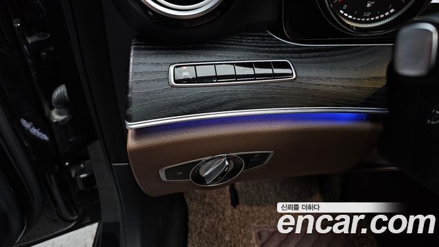Mercedes-Benz E-Class (W213) E220d Avantgarde 2020 — фото 30