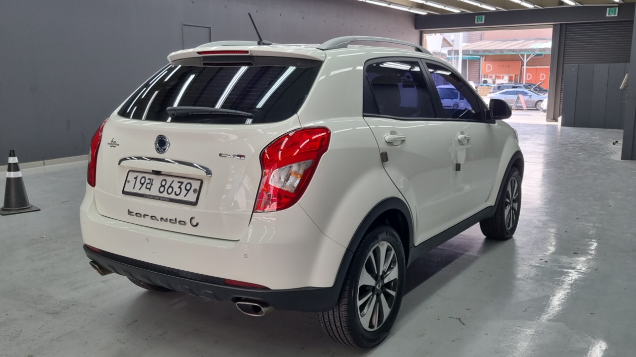 KG Mobility (SsangYong) Korando C 2.0 Advanture 60th Edition 2WD 2015 — фото 2