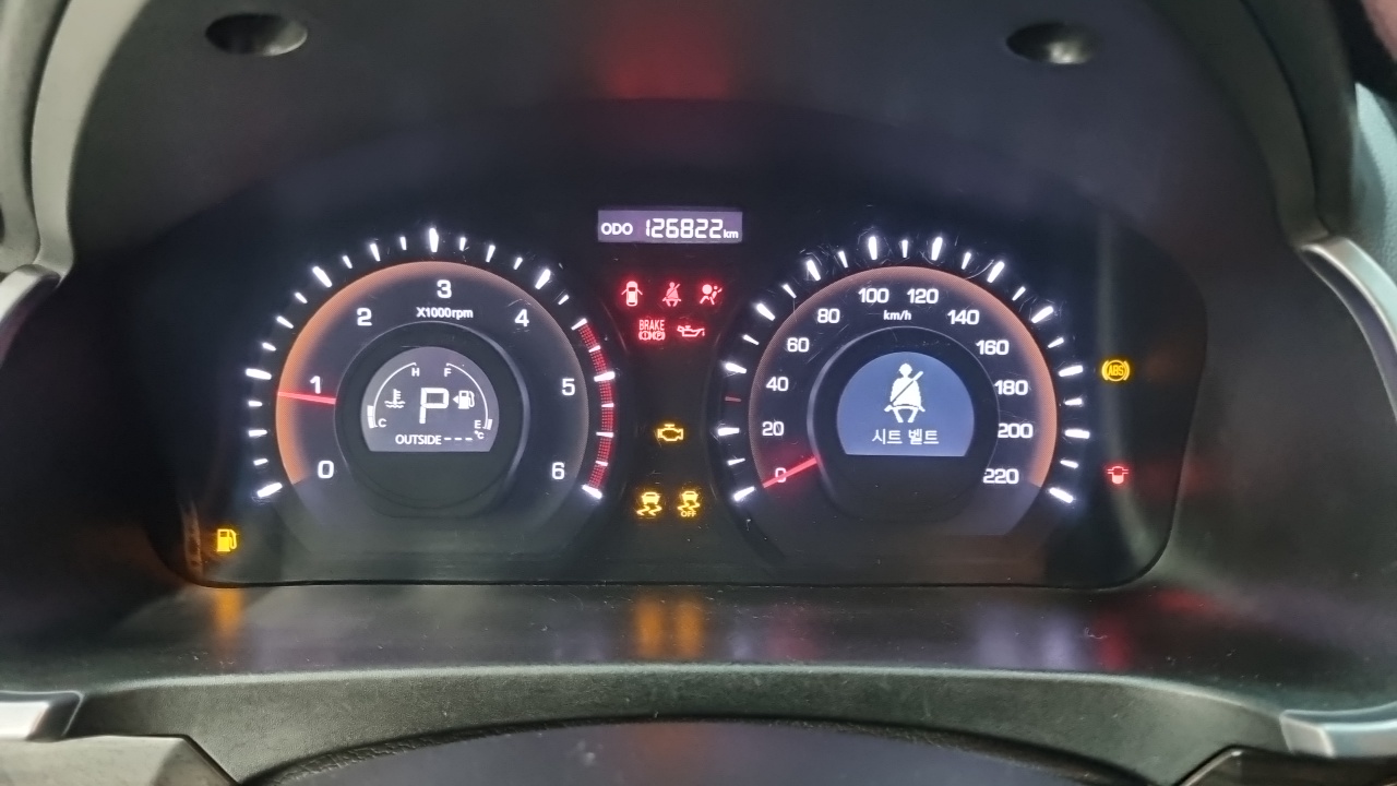KG Mobility (SsangYong) Korando C 2.0 Advanture 60th Edition 2WD 2015 — фото 8