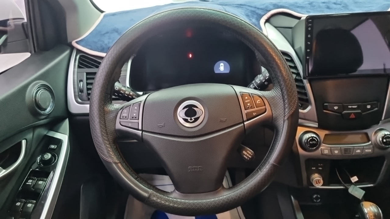 KG Mobility (SsangYong) Korando C 2.0 Advanture 60th Edition 2WD 2015 — фото 18