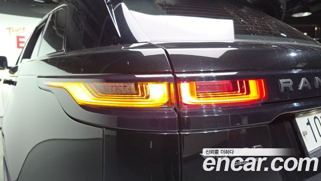 Land Rover Range Rover Velar 3.0 D300 R-Dynamic SE 2018 — фото 29