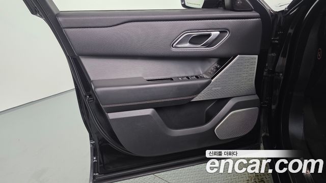 Land Rover Range Rover Velar 3.0 D300 R-Dynamic SE 2018 — фото 30