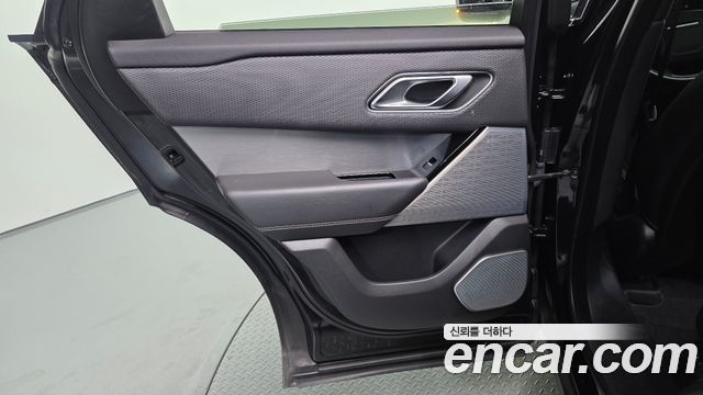 Land Rover Range Rover Velar 3.0 D300 R-Dynamic SE 2018 — фото 31