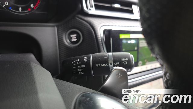 Land Rover Range Rover Velar 3.0 D300 R-Dynamic SE 2018 — фото 34